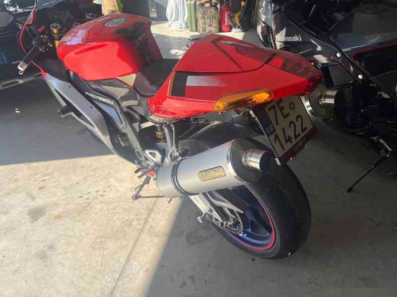 Aprilia RSV 1000 RR Factory Carbon rok 2006 - foto 3