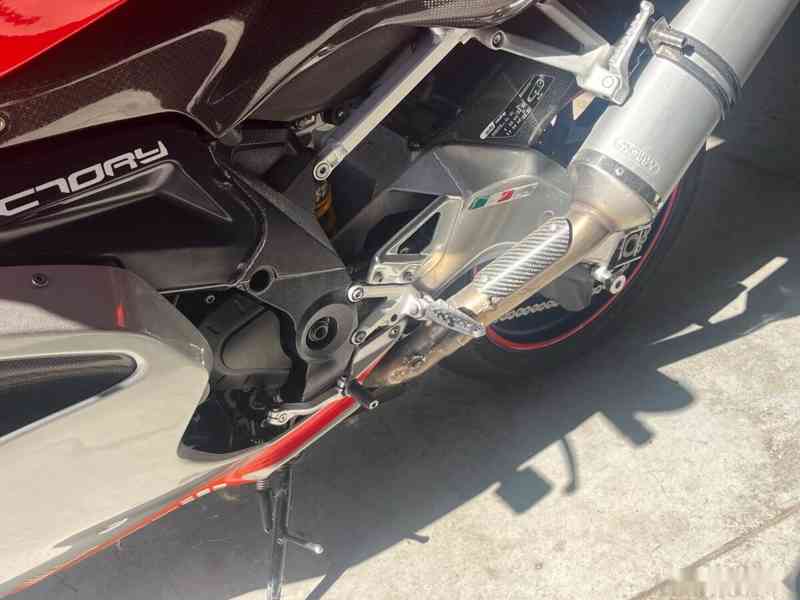 Aprilia RSV 1000 RR Factory Carbon rok 2006 - foto 8