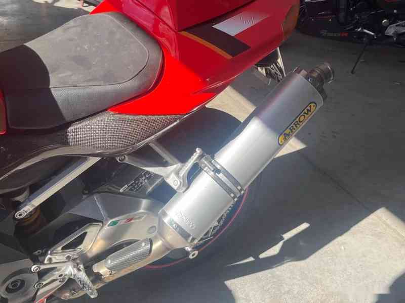 Aprilia RSV 1000 RR Factory Carbon rok 2006 - foto 7
