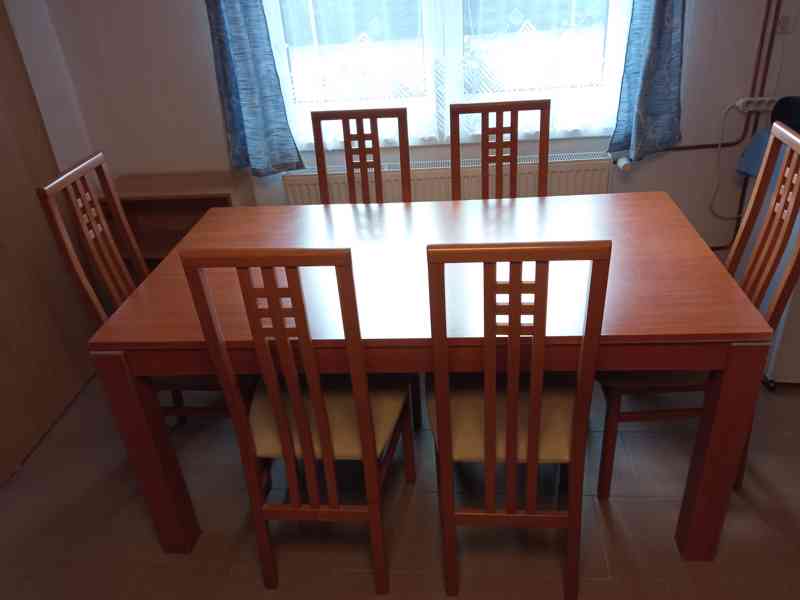 Jídelní stůl+ 6 židlí