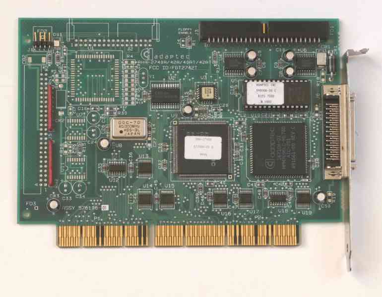 EISA SCSI adaptér z roku 1993