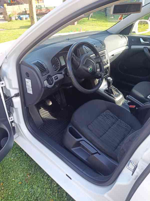 Prodám Octavi II FL combi r.v. 2009 1.6TDI 77kW - foto 7