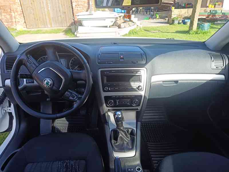 Prodám Octavi II FL combi r.v. 2009 1.6TDI 77kW - foto 6