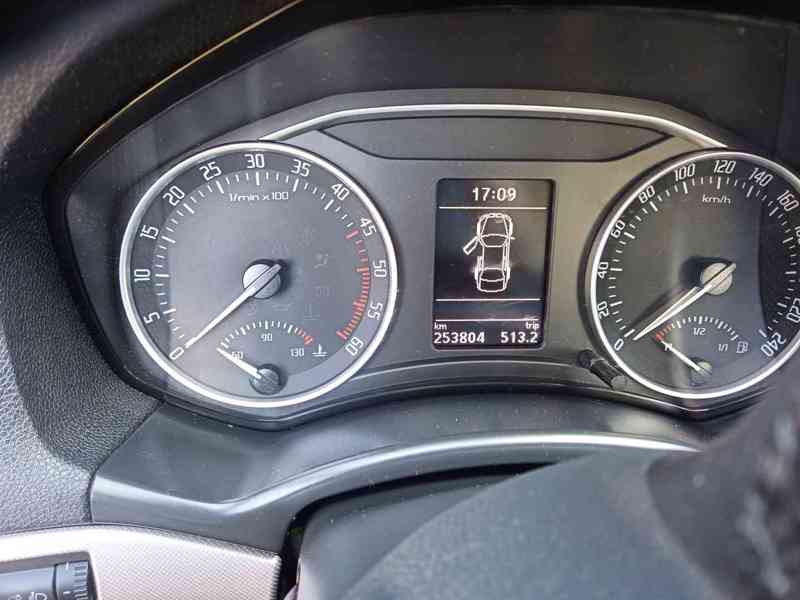 Prodám Octavi II FL combi r.v. 2009 1.6TDI 77kW - foto 15