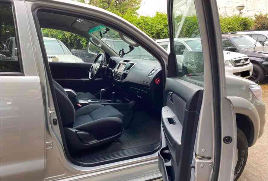Toyota Hilux 3.0 D4D Aut 126kw - foto 8