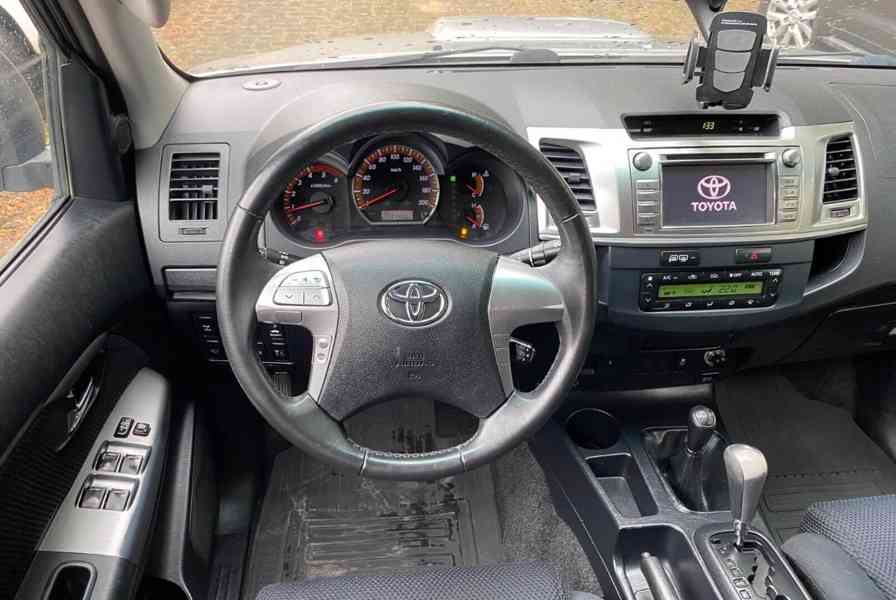 Toyota Hilux 3.0 D4D Aut 126kw - foto 2