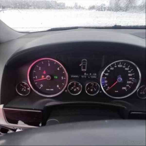 Volkswagen Touareg 3,0 - foto 10