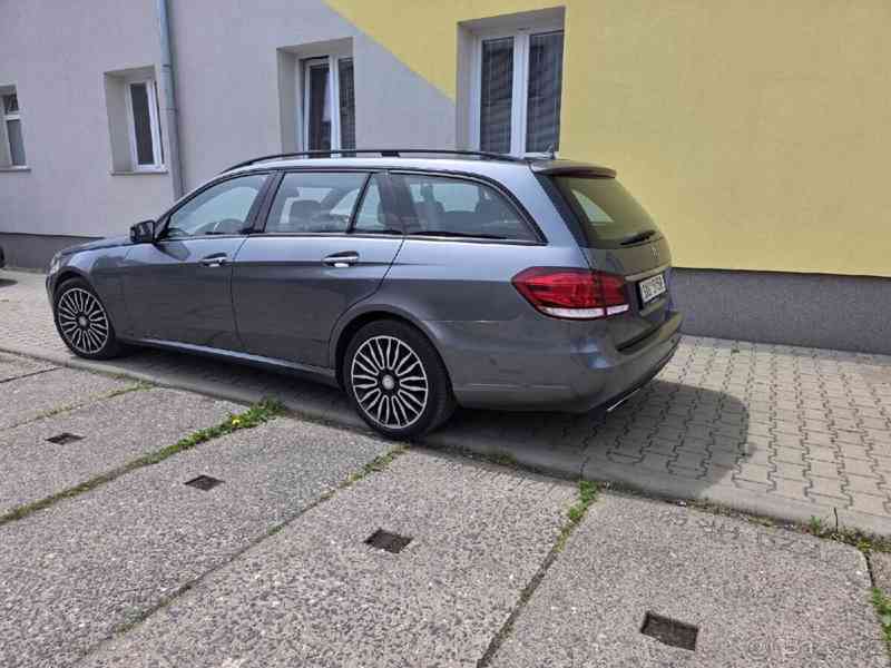 Mercedes-Benz Ostatní 212K benzín - foto 1
