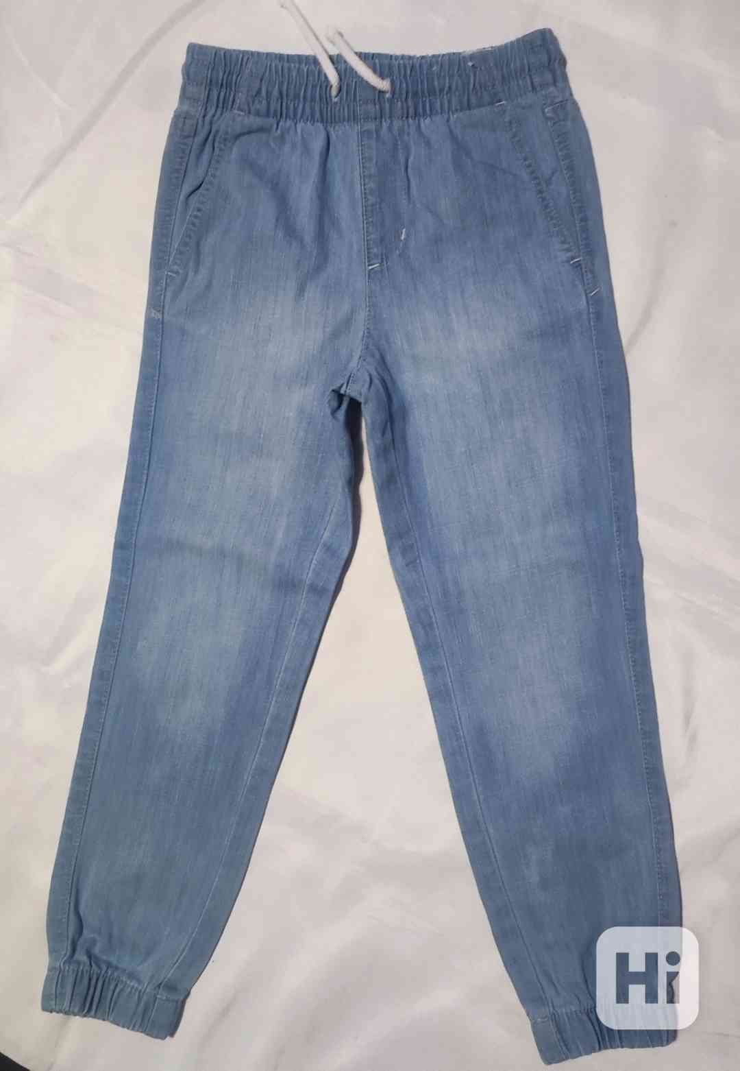 Dětské sv. modré džíny, vel. 122 - foto 1