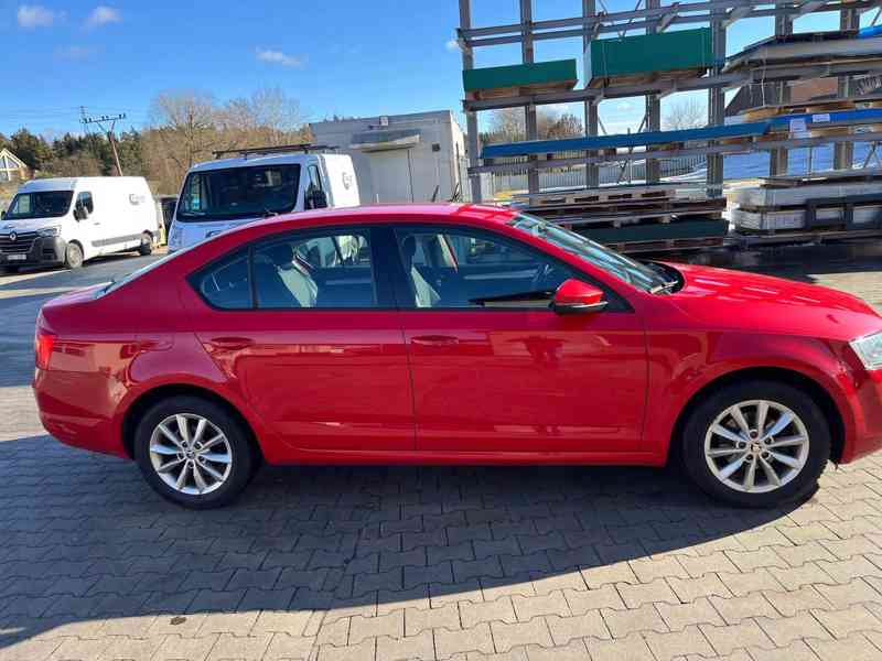 Škoda Octavia - foto 2