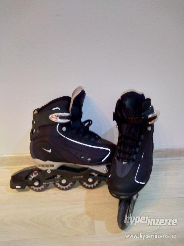 Kolečkové brusle NIKE, č. 42 - foto 1