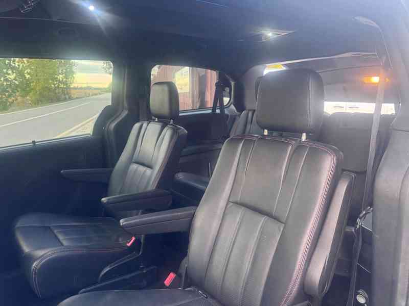 Dodge Grand Caravan 3,6 RT S CREW 2018 - foto 14