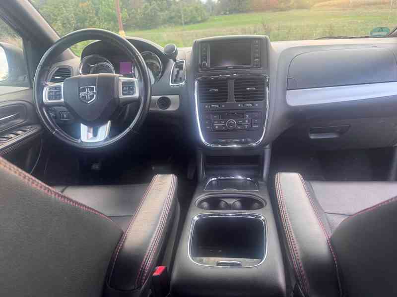 Dodge Grand Caravan 3,6 RT S CREW 2018 - foto 12