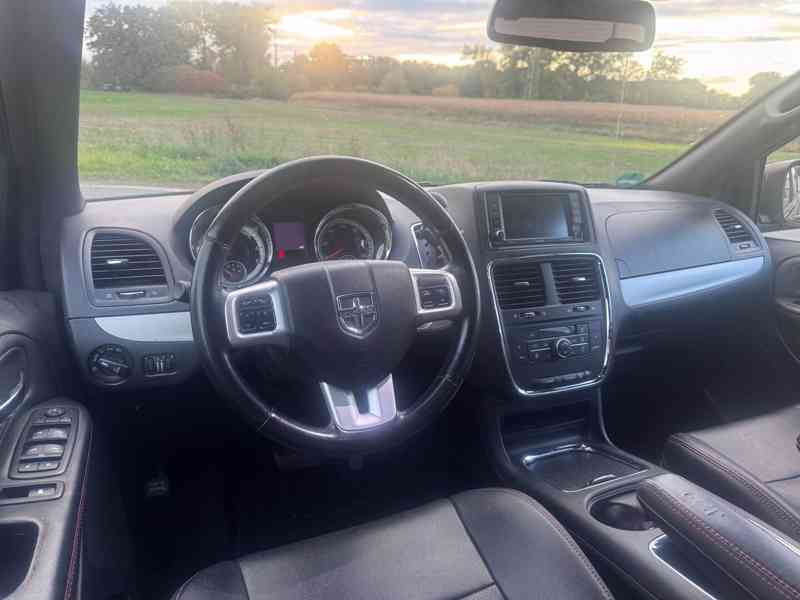 Dodge Grand Caravan 3,6 RT S CREW 2018 - foto 15
