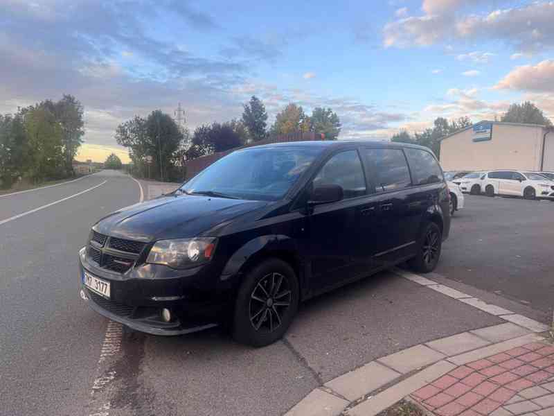 Dodge Grand Caravan 3,6 RT S CREW 2018 - foto 2