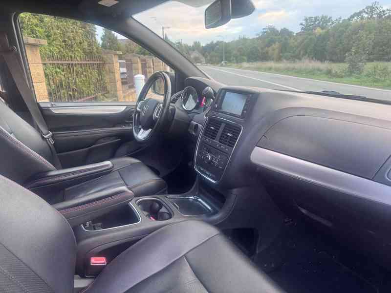 Dodge Grand Caravan 3,6 RT S CREW 2018 - foto 11