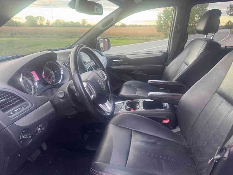 Dodge Grand Caravan 3,6 RT S CREW 2018 - foto 17