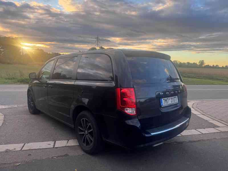 Dodge Grand Caravan 3,6 RT S CREW 2018 - foto 3