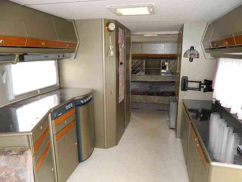 Velký dvouosý karavan Dethleffs - foto 2