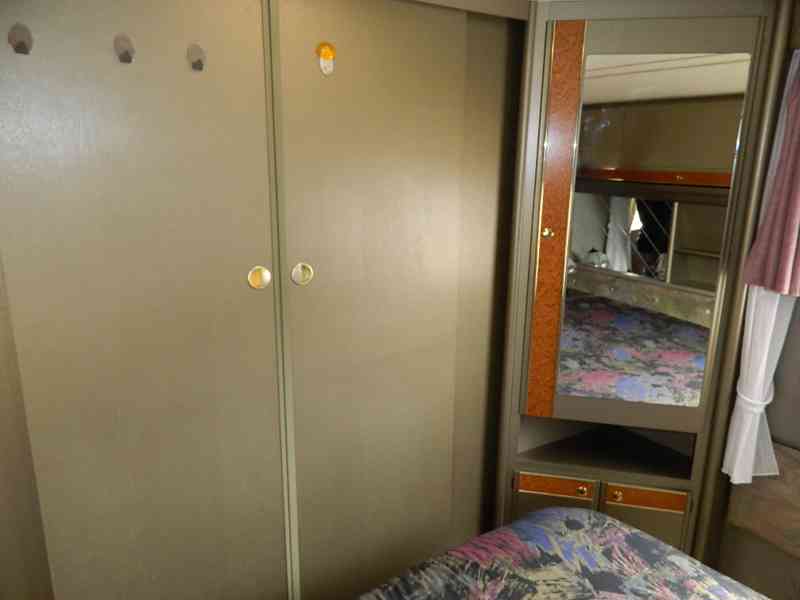Velký dvouosý karavan Dethleffs - foto 13