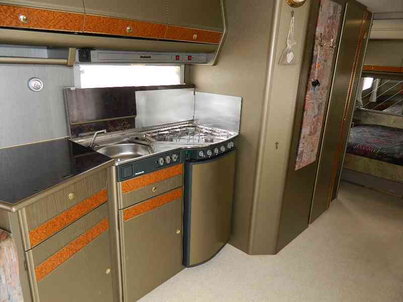 Velký dvouosý karavan Dethleffs - foto 7
