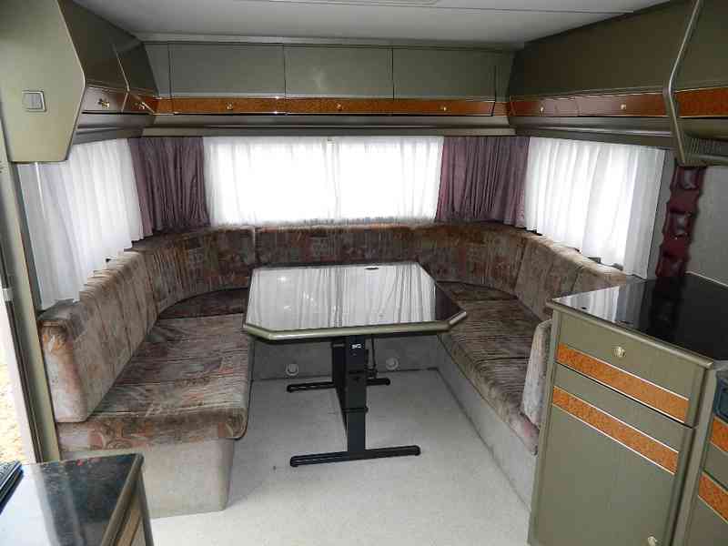 Velký dvouosý karavan Dethleffs - foto 5