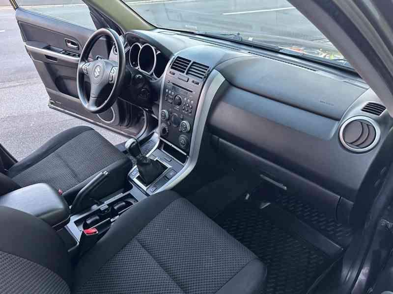 Suzuki Grand Vitara 2.4i Comfort benzín 124kw - foto 7