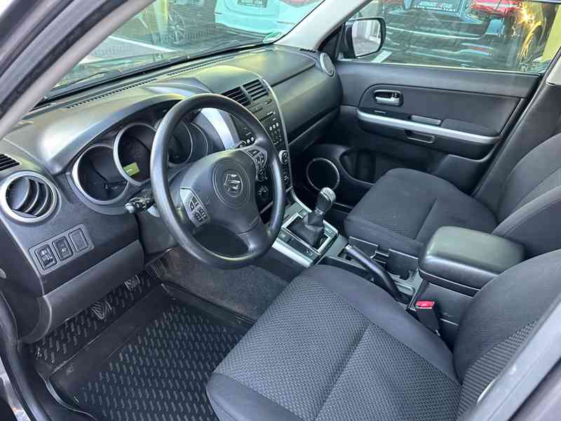 Suzuki Grand Vitara 2.4i Comfort benzín 124kw - foto 17