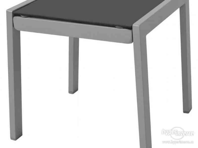 2x relaxační polohovatelné lehátko + stolek s černým sklem. - foto 3