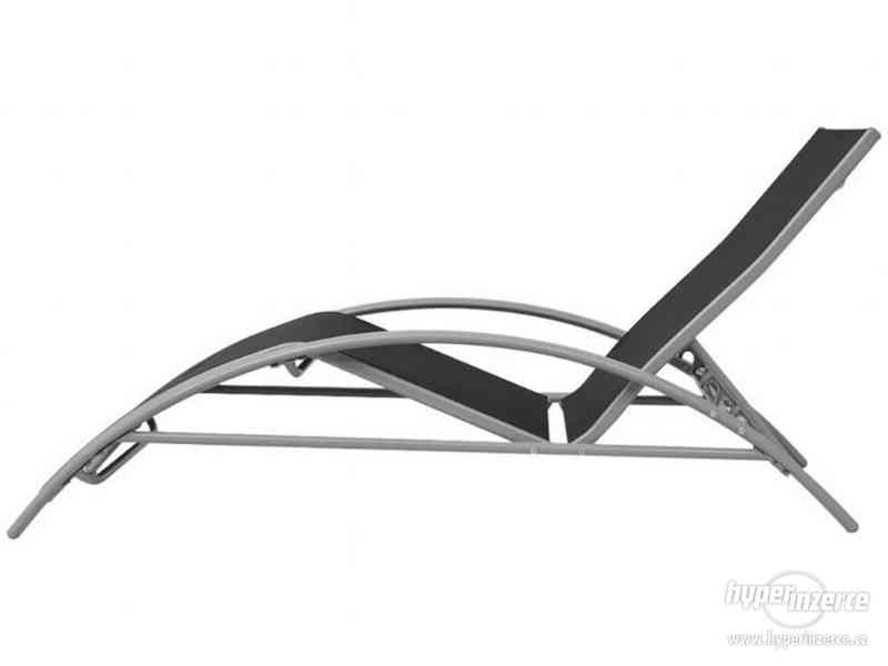 2x relaxační polohovatelné lehátko + stolek s černým sklem. - foto 5