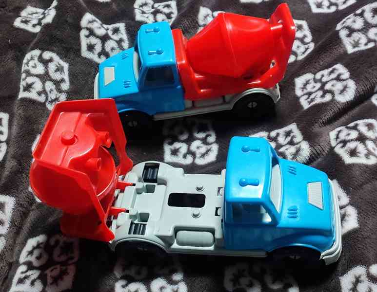 Set autíček  - foto 3