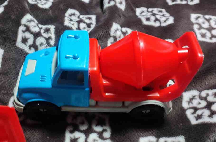 Set autíček  - foto 4