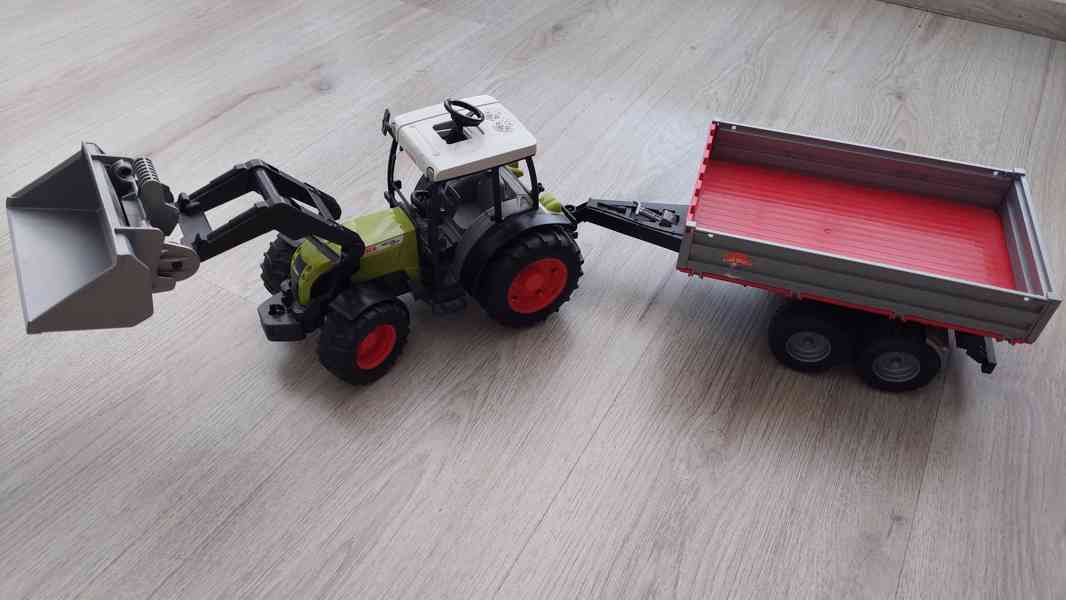 Bruder Traktor + čelní nakladač + sklápěcí vůz