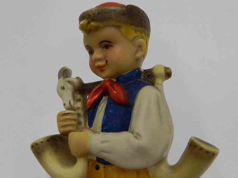 Hezký malovaný závěsný figurální Reliéf Chlapec Dudy - foto 6