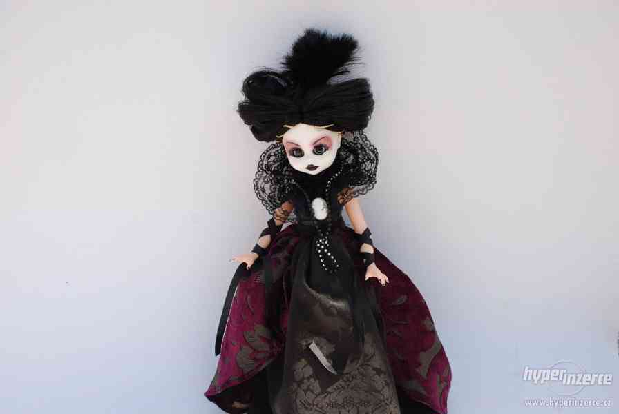 Realistická panenka - vampírka  Lady Darla - foto 2
