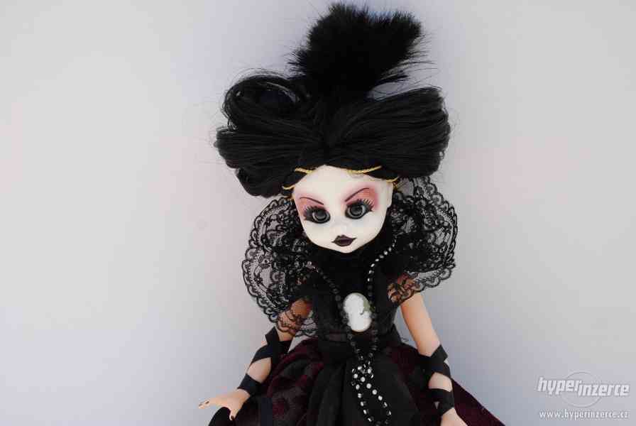Realistická panenka - vampírka  Lady Darla - foto 3