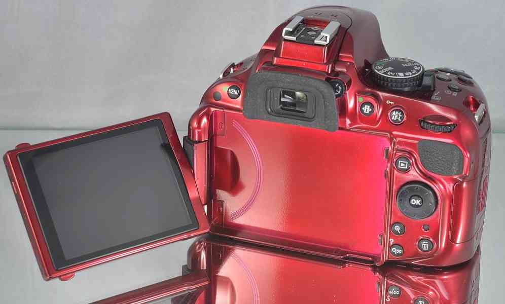 Nikon D5200 **APS-C 24,1 MPix *Full HDV* 9200 Exp. - foto 6