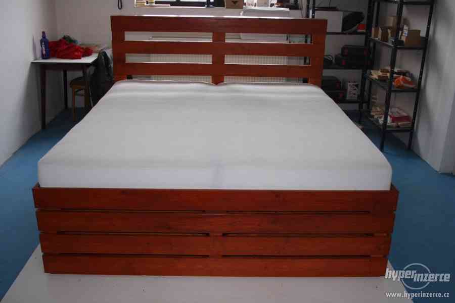 Dřevěná postel styl palet - foto 1