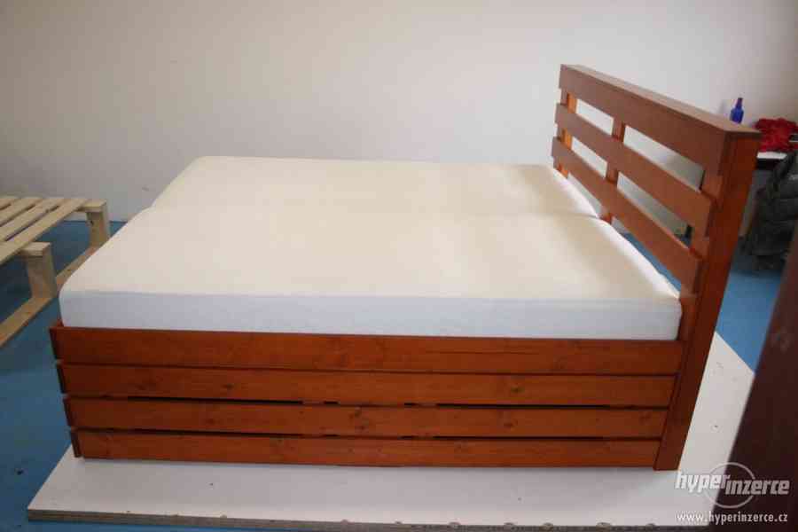 Dřevěná postel styl palet - foto 2