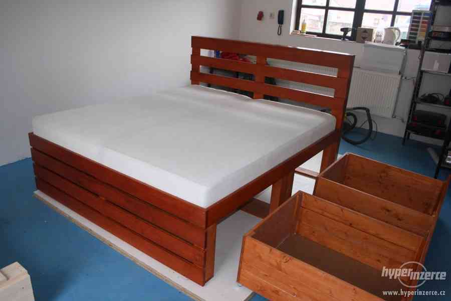 Dřevěná postel styl palet - foto 4