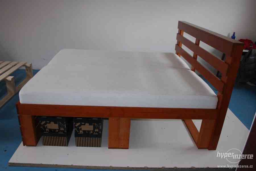 Dřevěná postel styl palet - foto 6