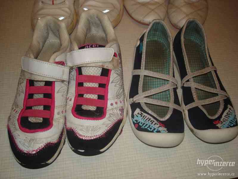 Dětské boty. Mix dívčích/chlapeckých tenisek a botek, puzzle - foto 19