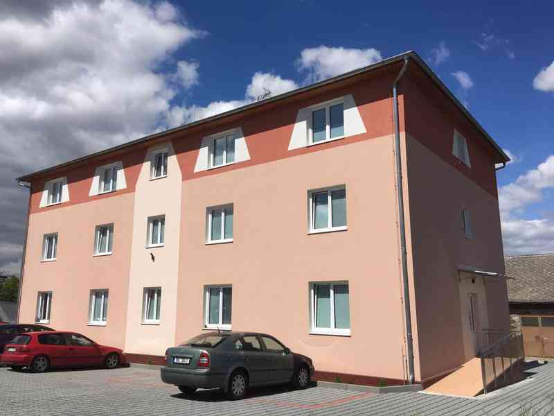 Nové 1+kk pro 100% nekuřáky,zahrada na grilování,parkoviště - foto 1