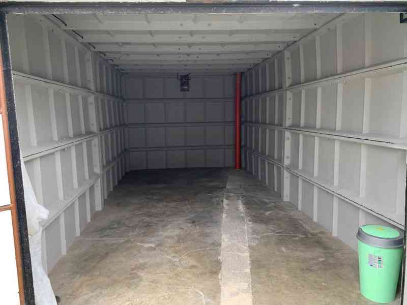 Pronajmu garáž v Mladá Boleslav  u Akumy s elektrikou. - foto 2