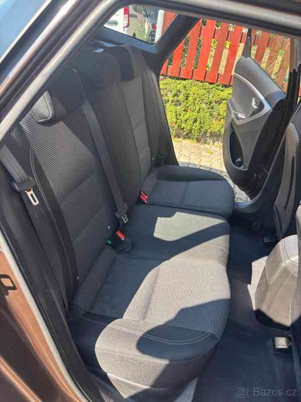Hyundai i30 1,6   gdi 99kw - foto 5