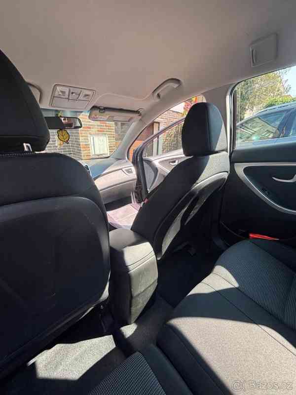 Hyundai i30 1,6   gdi 99kw - foto 12