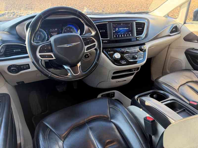 Chrysler Pacifica 3,6 Touring L DVD 2018 - foto 15