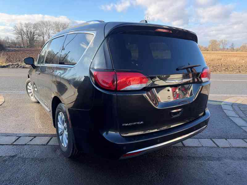 Chrysler Pacifica 3,6 Touring L DVD 2018 - foto 5