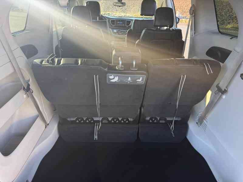 Chrysler Pacifica 3,6 Touring L DVD 2018 - foto 8