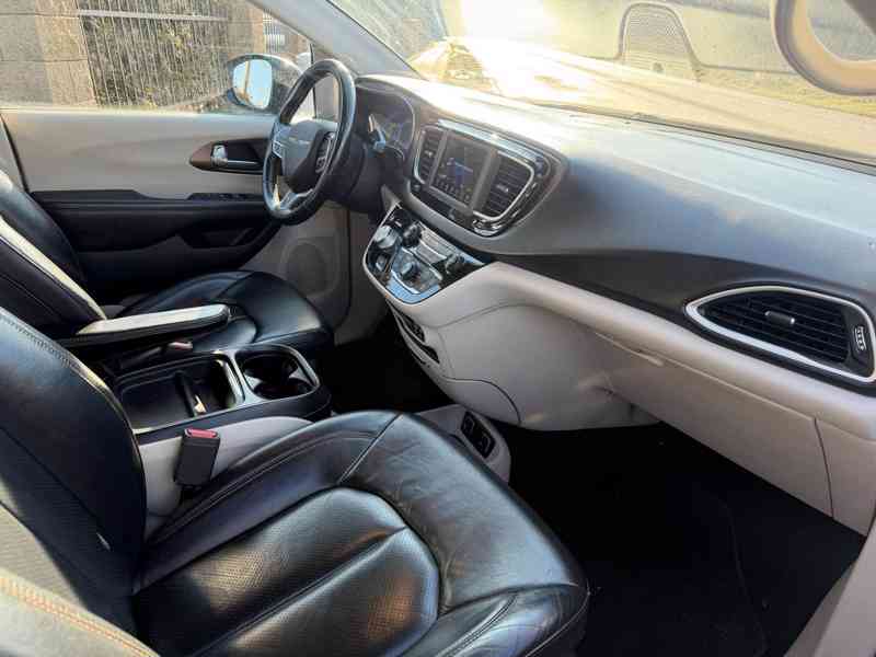 Chrysler Pacifica 3,6 Touring L DVD 2018 - foto 12